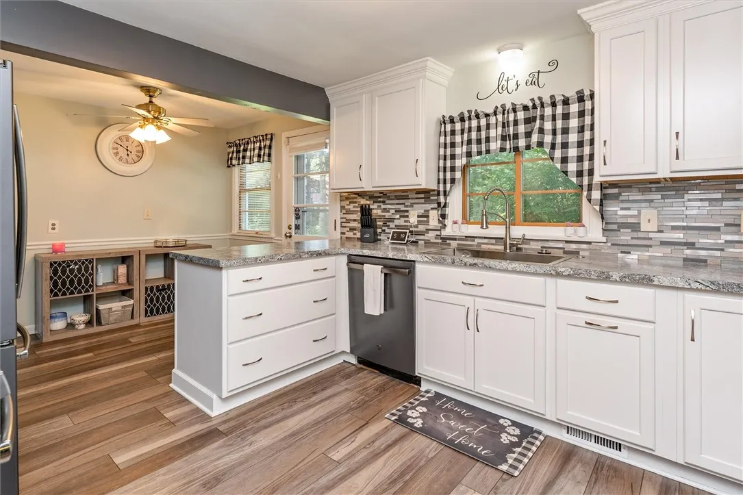 45 Seaford Drive, Irondequoit, New York 14617, Irondequoit, New York 14617, 4 Bedrooms Bedrooms, 9 Rooms Rooms,2 BathroomsBathrooms,Residential,For Sale,45 Seaford Drive, Irondequoit, New York 14617,R1624119