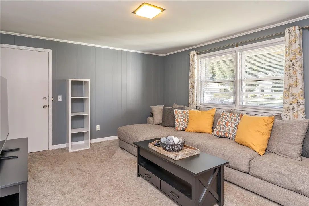 45 Seaford Drive, Irondequoit, New York 14617, Irondequoit, New York 14617, 4 Bedrooms Bedrooms, 9 Rooms Rooms,2 BathroomsBathrooms,Residential,For Sale,45 Seaford Drive, Irondequoit, New York 14617,R1624119