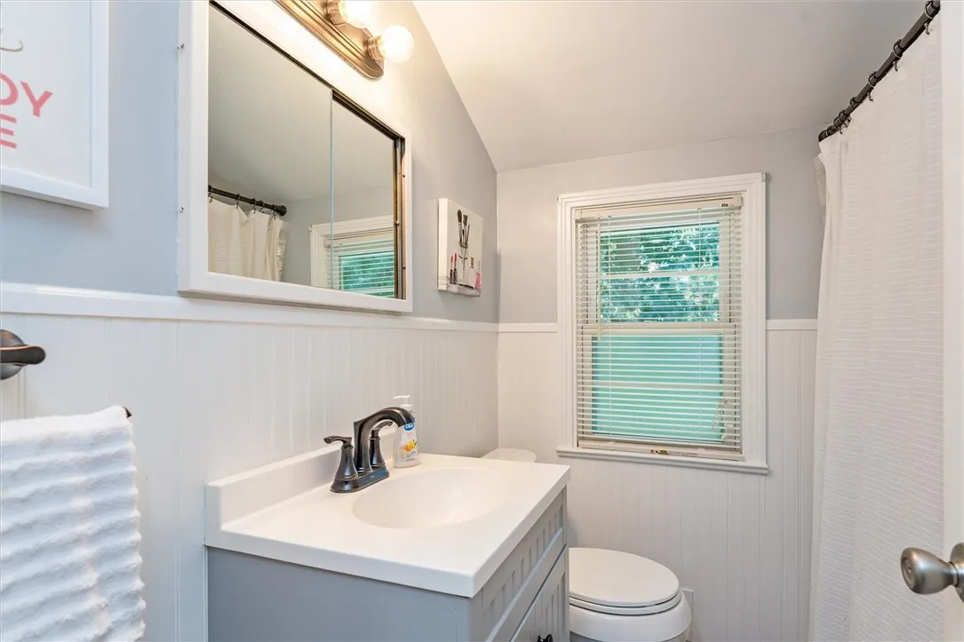 45 Seaford Drive, Irondequoit, New York 14617, Irondequoit, New York 14617, 4 Bedrooms Bedrooms, 9 Rooms Rooms,2 BathroomsBathrooms,Residential,For Sale,45 Seaford Drive, Irondequoit, New York 14617,R1624119
