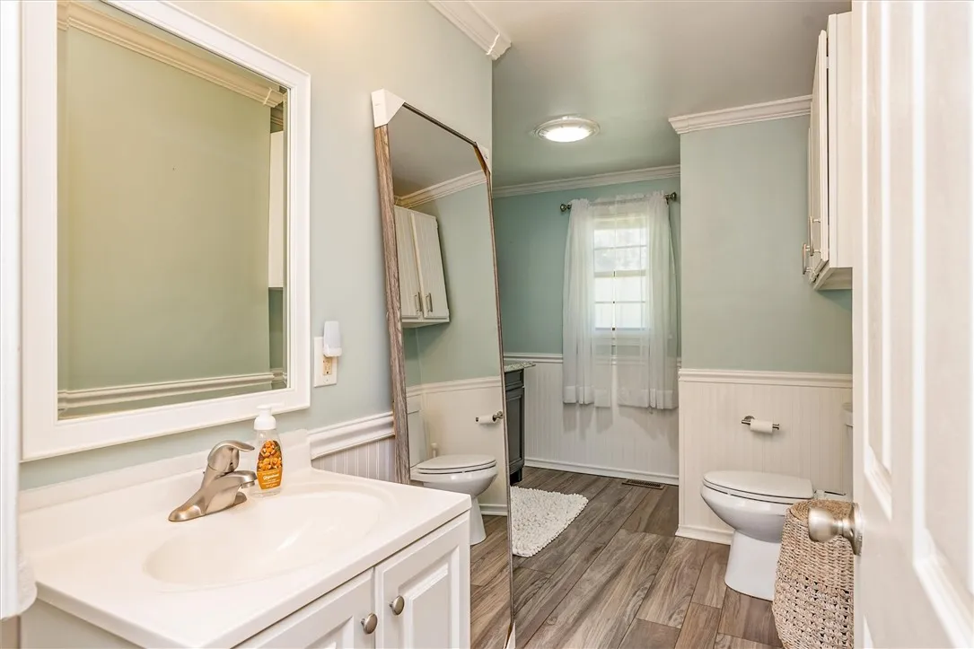45 Seaford Drive, Irondequoit, New York 14617, Irondequoit, New York 14617, 4 Bedrooms Bedrooms, 9 Rooms Rooms,2 BathroomsBathrooms,Residential,For Sale,45 Seaford Drive, Irondequoit, New York 14617,R1624119
