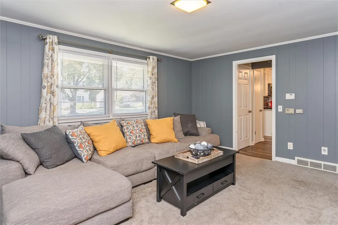 45 Seaford Drive, Irondequoit, New York 14617, Irondequoit, New York 14617, 4 Bedrooms Bedrooms, 9 Rooms Rooms,2 BathroomsBathrooms,Residential,For Sale,45 Seaford Drive, Irondequoit, New York 14617,R1624119