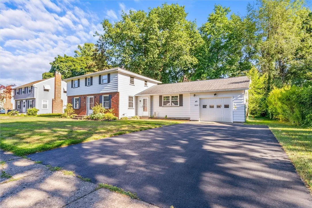 45 Seaford Drive, Irondequoit, New York 14617, Irondequoit, New York 14617, 4 Bedrooms Bedrooms, 9 Rooms Rooms,2 BathroomsBathrooms,Residential,For Sale,45 Seaford Drive, Irondequoit, New York 14617,R1624119