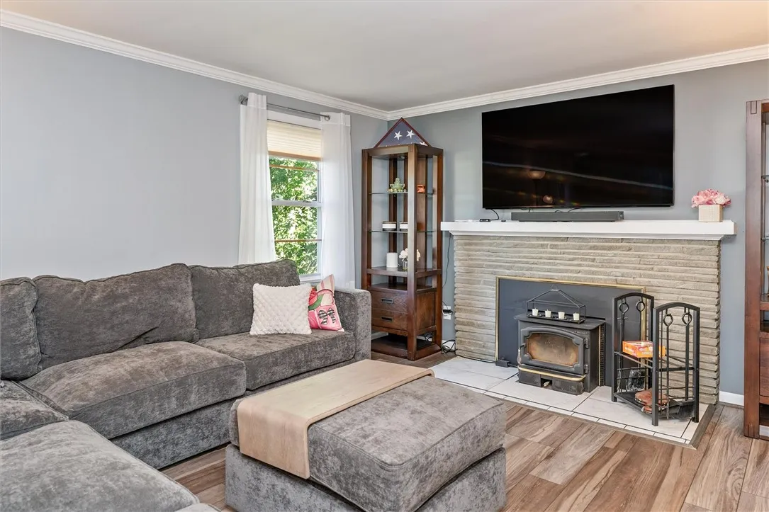 45 Seaford Drive, Irondequoit, New York 14617, Irondequoit, New York 14617, 4 Bedrooms Bedrooms, 9 Rooms Rooms,2 BathroomsBathrooms,Residential,For Sale,45 Seaford Drive, Irondequoit, New York 14617,R1624119