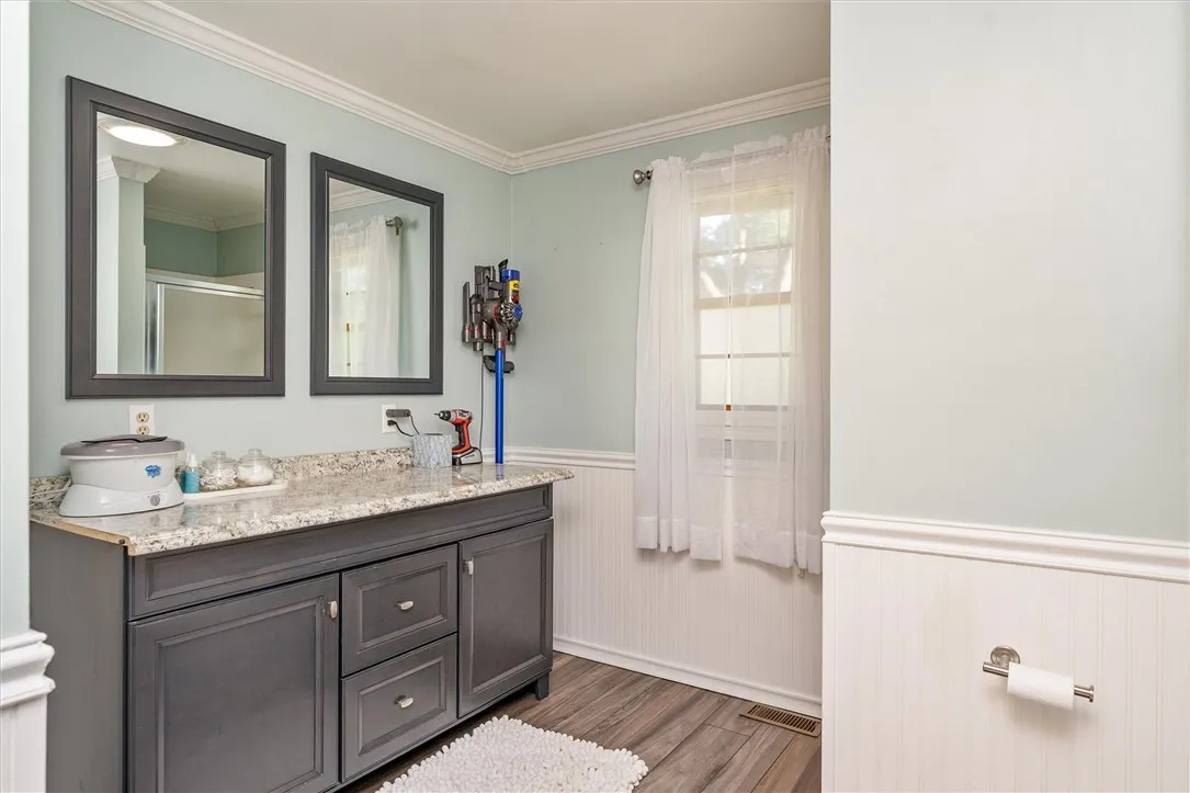 45 Seaford Drive, Irondequoit, New York 14617, Irondequoit, New York 14617, 4 Bedrooms Bedrooms, 9 Rooms Rooms,2 BathroomsBathrooms,Residential,For Sale,45 Seaford Drive, Irondequoit, New York 14617,R1624119