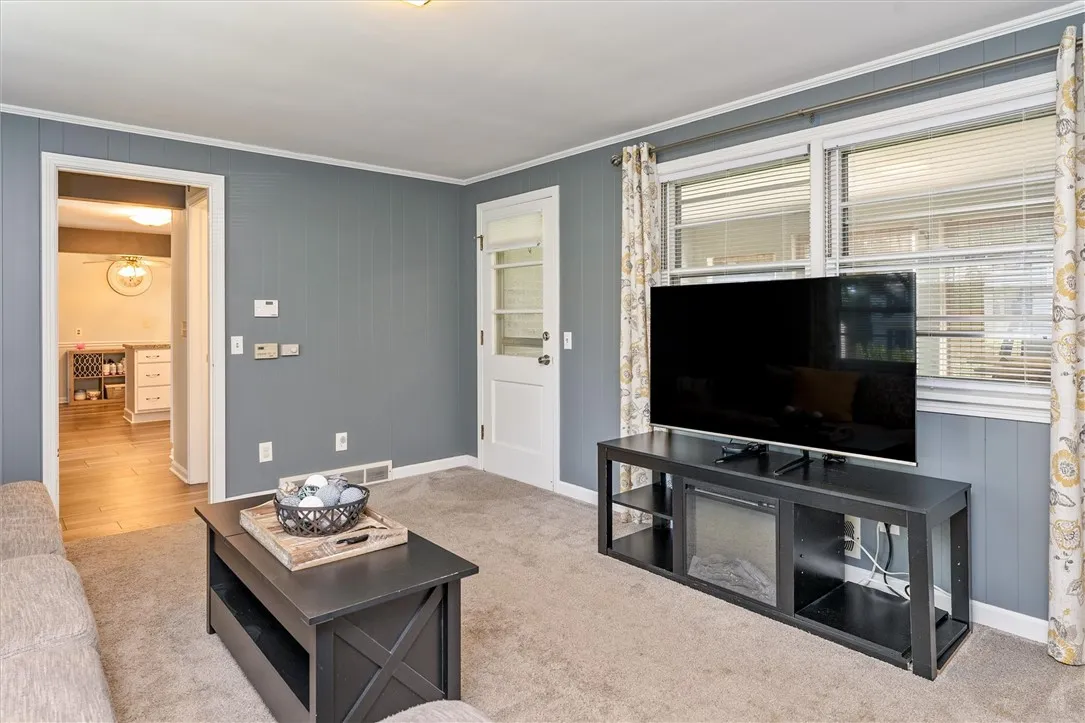 45 Seaford Drive, Irondequoit, New York 14617, Irondequoit, New York 14617, 4 Bedrooms Bedrooms, 9 Rooms Rooms,2 BathroomsBathrooms,Residential,For Sale,45 Seaford Drive, Irondequoit, New York 14617,R1624119