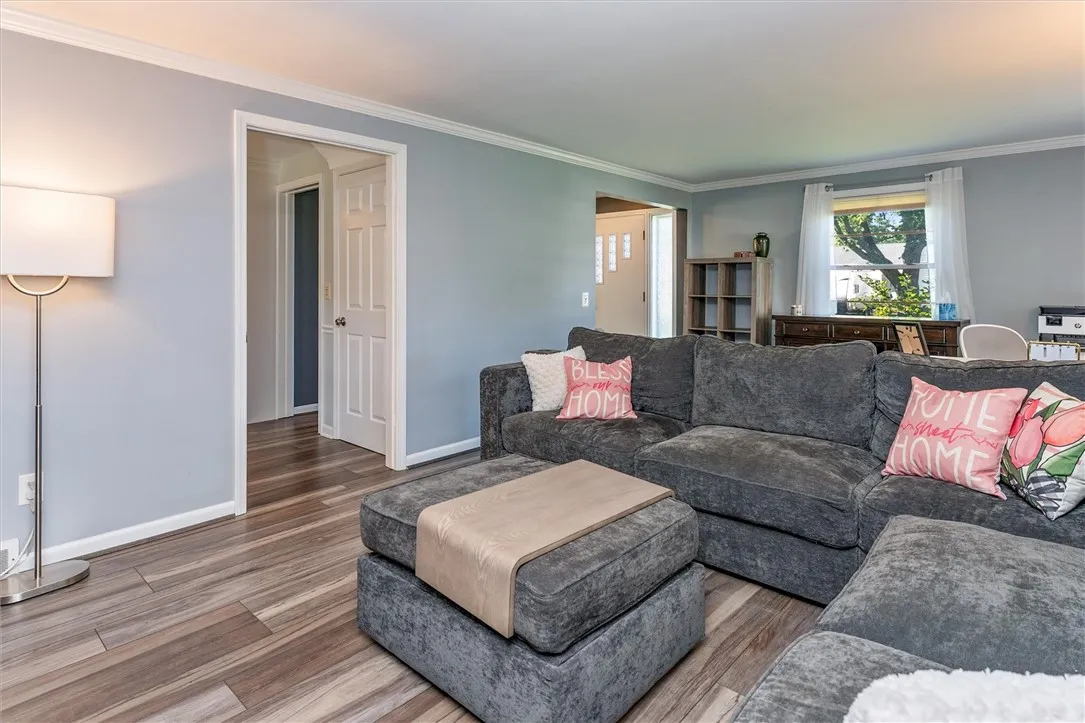 45 Seaford Drive, Irondequoit, New York 14617, Irondequoit, New York 14617, 4 Bedrooms Bedrooms, 9 Rooms Rooms,2 BathroomsBathrooms,Residential,For Sale,45 Seaford Drive, Irondequoit, New York 14617,R1624119