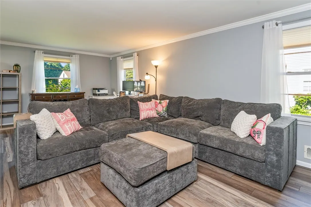 45 Seaford Drive, Irondequoit, New York 14617, Irondequoit, New York 14617, 4 Bedrooms Bedrooms, 9 Rooms Rooms,2 BathroomsBathrooms,Residential,For Sale,45 Seaford Drive, Irondequoit, New York 14617,R1624119