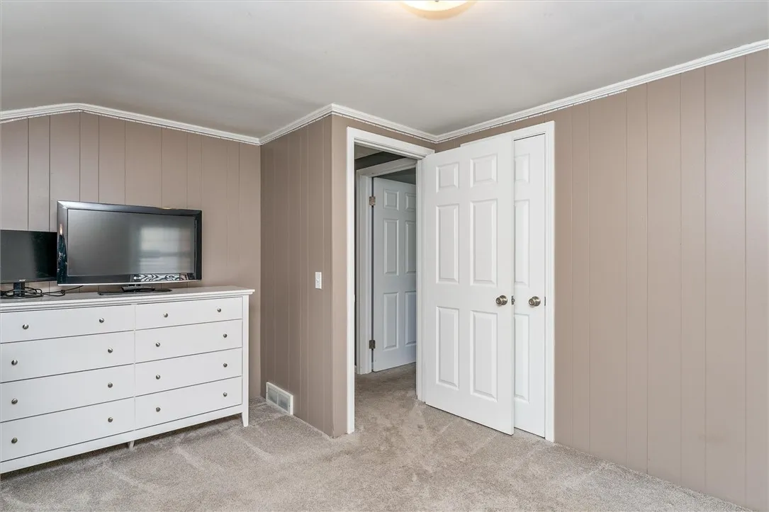 45 Seaford Drive, Irondequoit, New York 14617, Irondequoit, New York 14617, 4 Bedrooms Bedrooms, 9 Rooms Rooms,2 BathroomsBathrooms,Residential,For Sale,45 Seaford Drive, Irondequoit, New York 14617,R1624119