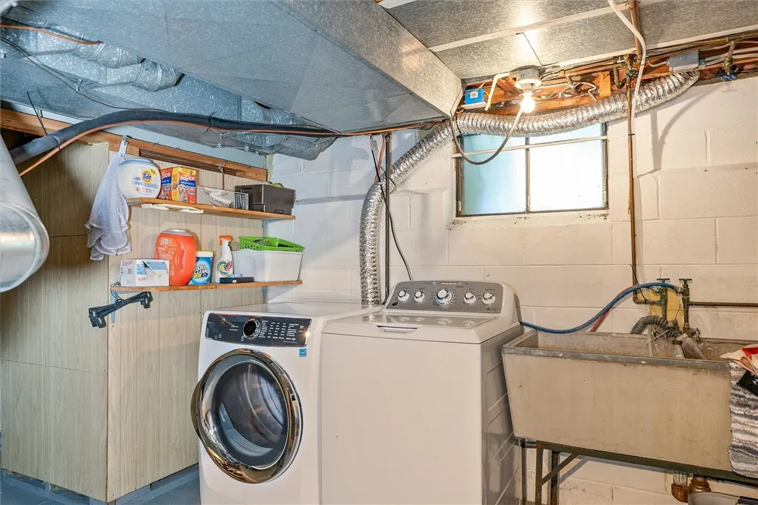 45 Seaford Drive, Irondequoit, New York 14617, Irondequoit, New York 14617, 4 Bedrooms Bedrooms, 9 Rooms Rooms,2 BathroomsBathrooms,Residential,For Sale,45 Seaford Drive, Irondequoit, New York 14617,R1624119