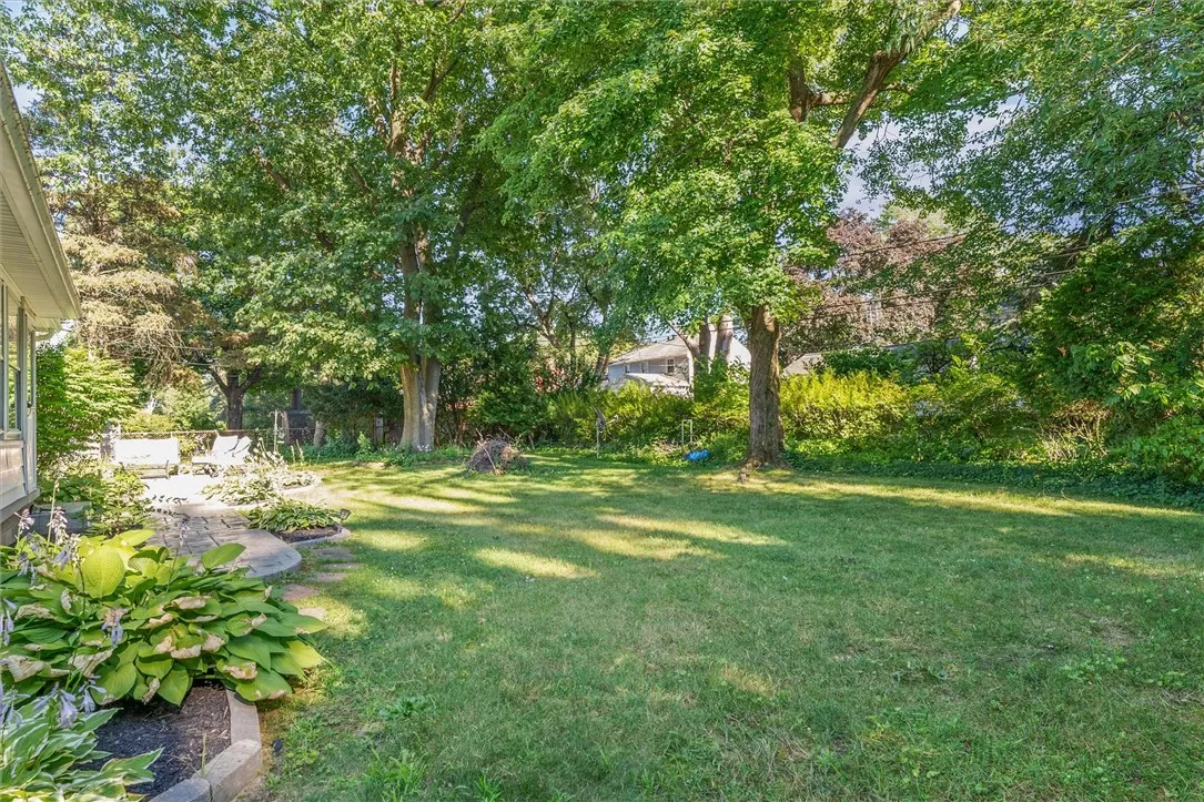 45 Seaford Drive, Irondequoit, New York 14617, Irondequoit, New York 14617, 4 Bedrooms Bedrooms, 9 Rooms Rooms,2 BathroomsBathrooms,Residential,For Sale,45 Seaford Drive, Irondequoit, New York 14617,R1624119