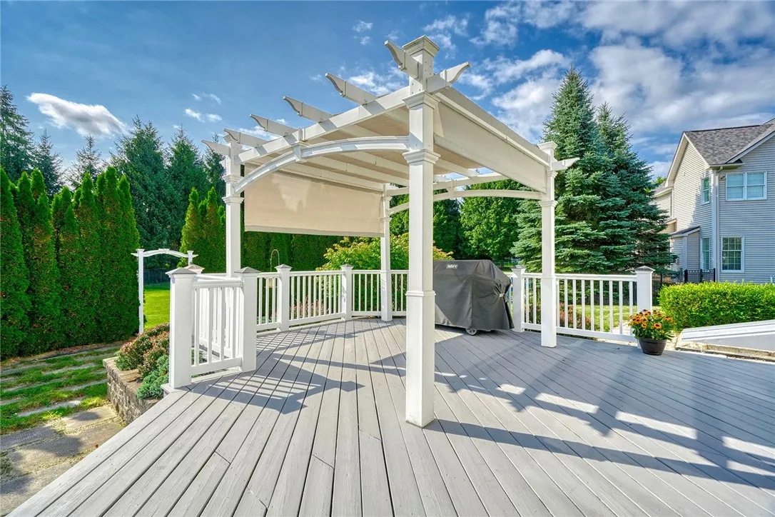542 Dunnbridge Drive, Webster, New York 14580, Webster, New York 14580, 4 Bedrooms Bedrooms, 9 Rooms Rooms,2 BathroomsBathrooms,Residential,For Sale,542 Dunnbridge Drive, Webster, New York 14580,R1624495
