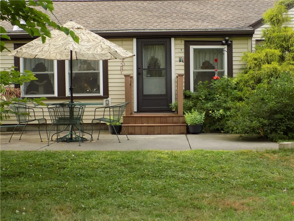 211 Westside Drive, Chili, New York 14624, Chili, New York 14624, 2 Bedrooms Bedrooms, 5 Rooms Rooms,1 BathroomBathrooms,Residential,For Sale,211 Westside Drive, Chili, New York 14624,R1624778