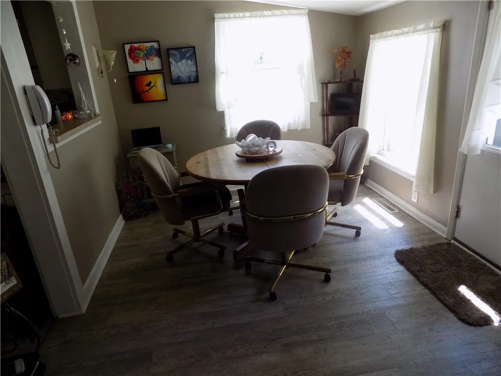 211 Westside Drive, Chili, New York 14624, Chili, New York 14624, 2 Bedrooms Bedrooms, 5 Rooms Rooms,1 BathroomBathrooms,Residential,For Sale,211 Westside Drive, Chili, New York 14624,R1624778