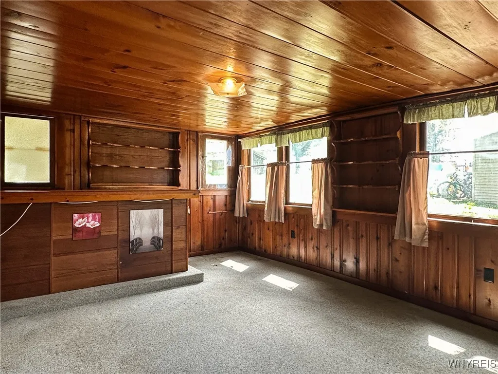 Bar room