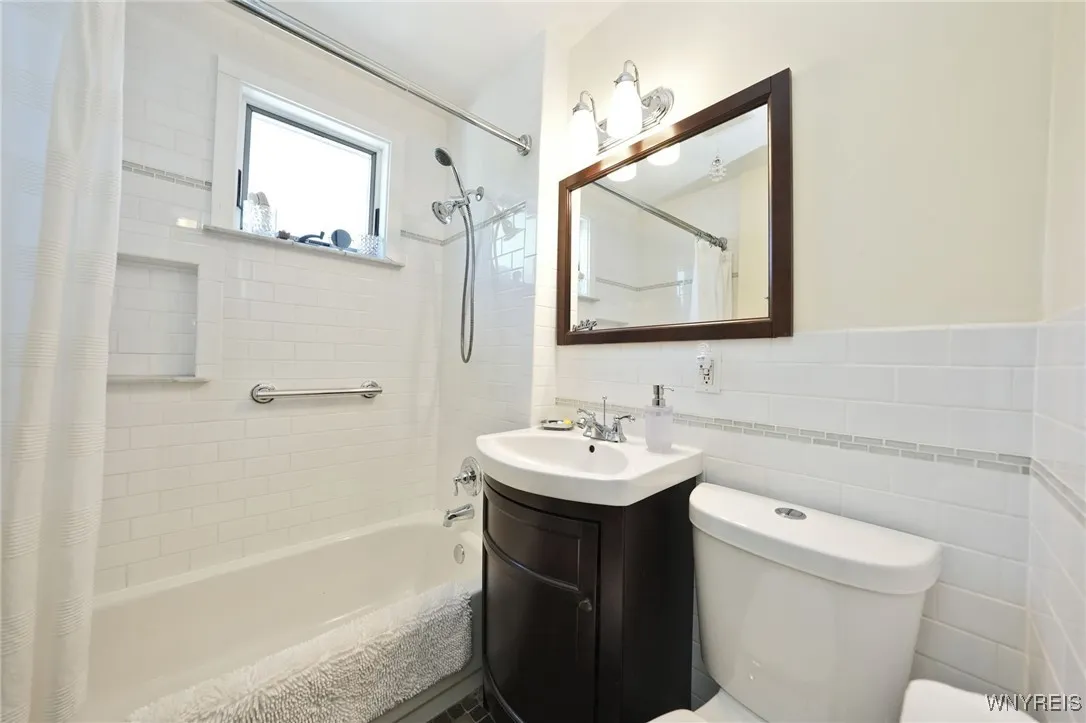 365 Huntington Avenue, Buffalo, New York 14214, Buffalo, New York 14214, 4 Bedrooms Bedrooms, 8 Rooms Rooms,1 BathroomBathrooms,Residential,For Sale,365 Huntington Avenue, Buffalo, New York 14214,B1625131