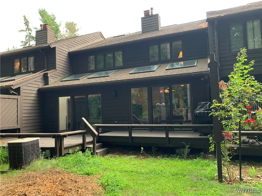144 Breezewood Common Street, Amherst, New York 14, Amherst, New York 14051, 3 Bedrooms Bedrooms, 6 Rooms Rooms,2 BathroomsBathrooms,Residential,For Sale,144 Breezewood Common Street, Amherst, New York 14,B1625196