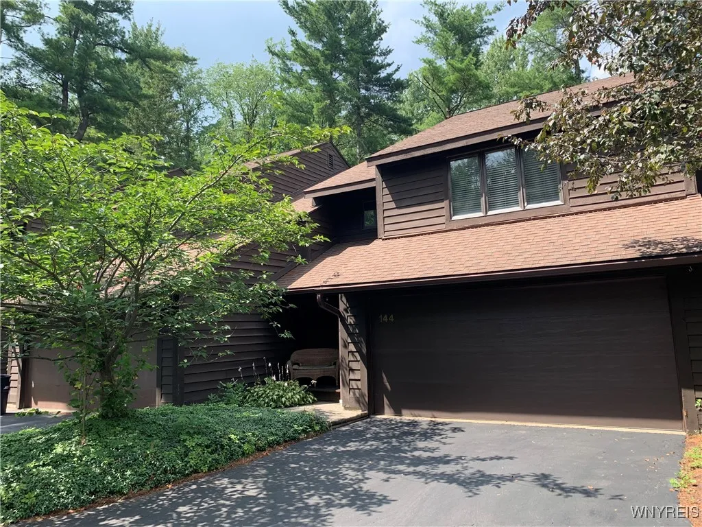 144 Breezewood Common Street, Amherst, New York 14, Amherst, New York 14051, 3 Bedrooms Bedrooms, 6 Rooms Rooms,2 BathroomsBathrooms,Residential,For Sale,144 Breezewood Common Street, Amherst, New York 14,B1625196