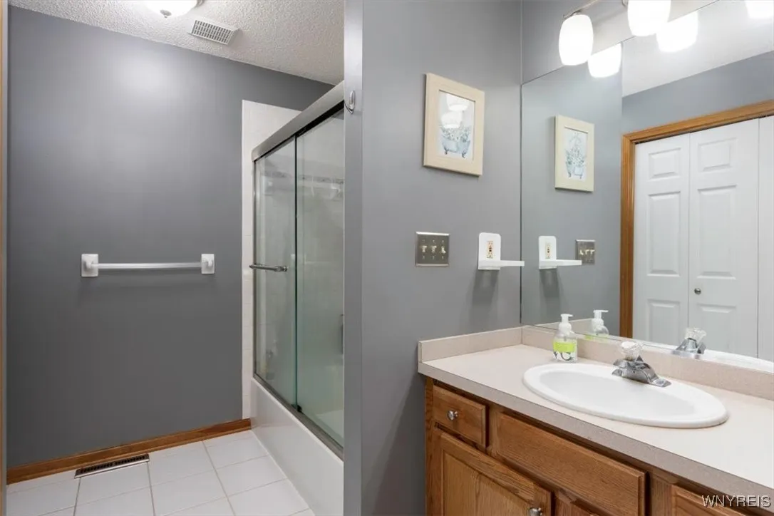 34 Westview Drive, West Seneca, New York 14224, West Seneca, New York 14224, 2 Bedrooms Bedrooms, 6 Rooms Rooms,1 BathroomBathrooms,Residential,For Sale,34 Westview Drive, West Seneca, New York 14224,B1625237