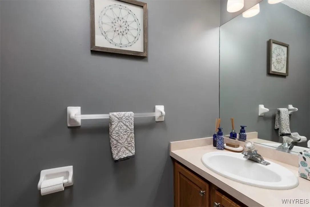34 Westview Drive, West Seneca, New York 14224, West Seneca, New York 14224, 2 Bedrooms Bedrooms, 6 Rooms Rooms,1 BathroomBathrooms,Residential,For Sale,34 Westview Drive, West Seneca, New York 14224,B1625237