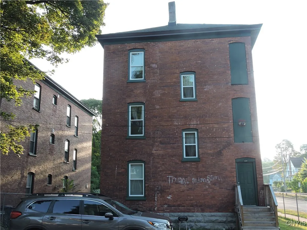 1484 South State Street, Syracuse, New York 13205, Syracuse, New York 13205, 9 Bedrooms Bedrooms, ,3 BathroomsBathrooms,Residential,Closed,1484 South State Street, Syracuse, New York 13205,0,S1624986