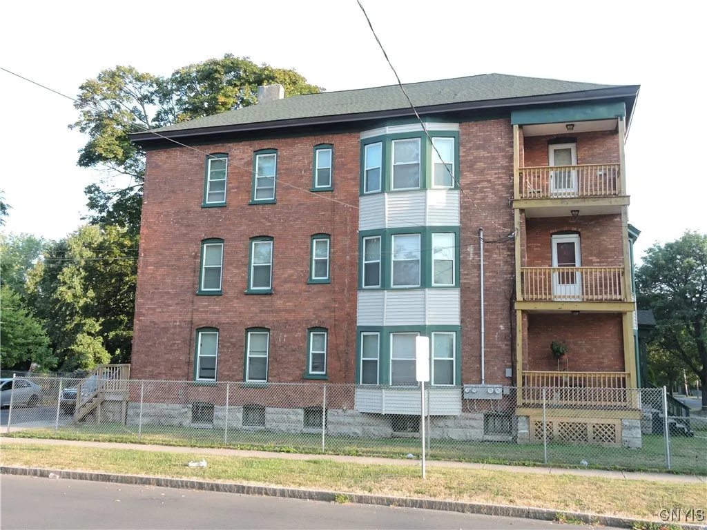 1484 South State Street, Syracuse, New York 13205, Syracuse, New York 13205, 9 Bedrooms Bedrooms, ,3 BathroomsBathrooms,Residential,Closed,1484 South State Street, Syracuse, New York 13205,0,S1624986