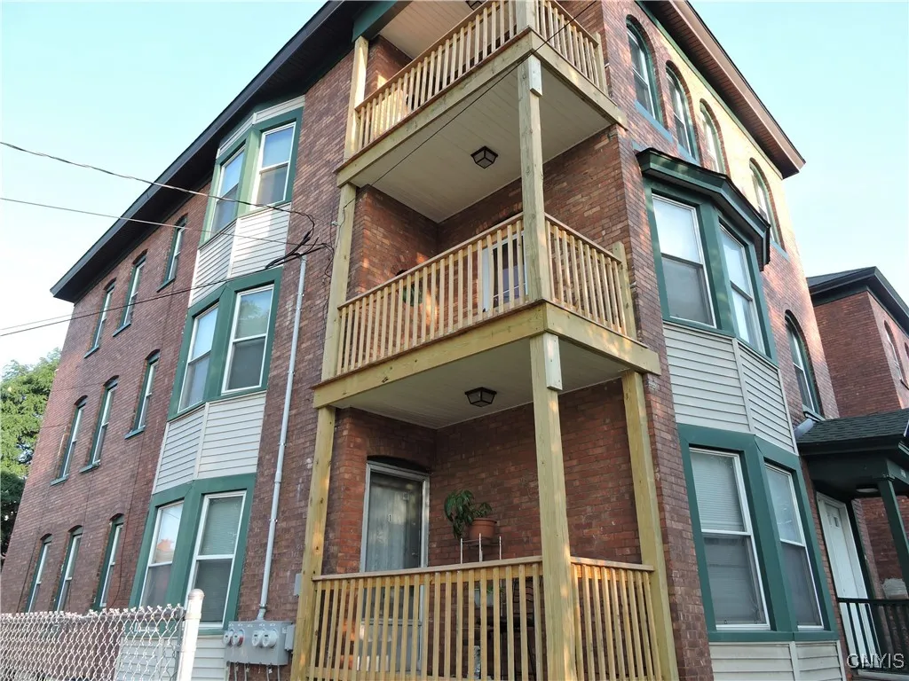 1484 South State Street, Syracuse, New York 13205, Syracuse, New York 13205, 9 Bedrooms Bedrooms, ,3 BathroomsBathrooms,Residential,Closed,1484 South State Street, Syracuse, New York 13205,0,S1624986