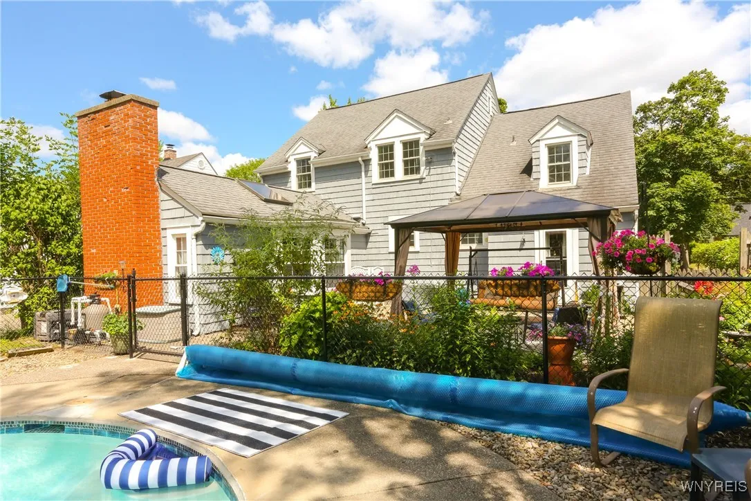 Plenty of safe play area in the yard and patio. Enjoy the flowers year after year.