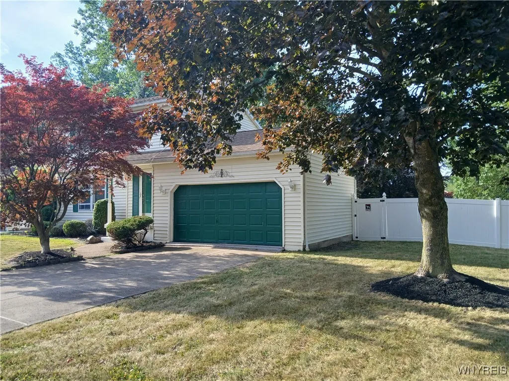 Amherst, New York 14228, 3 Bedrooms Bedrooms, 6 Rooms Rooms,1 BathroomBathrooms,Residential,For Sale,B1624791