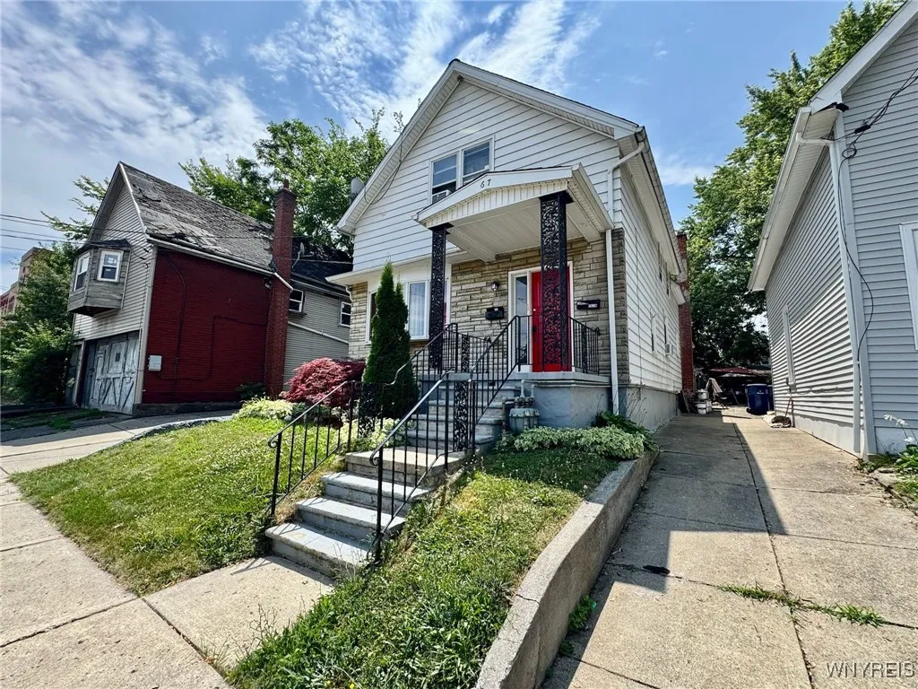67 West Delavan Avenue South S, Buffalo, New York, Buffalo, New York 14213, 4 Bedrooms Bedrooms, ,2 BathroomsBathrooms,Residential,For Sale,67 West Delavan Avenue South S, Buffalo, New York ,B1623503