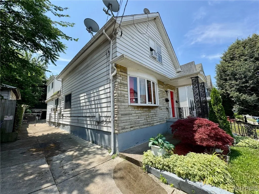 67 West Delavan Avenue South S, Buffalo, New York, Buffalo, New York 14213, 4 Bedrooms Bedrooms, ,2 BathroomsBathrooms,Residential,For Sale,67 West Delavan Avenue South S, Buffalo, New York ,B1623503
