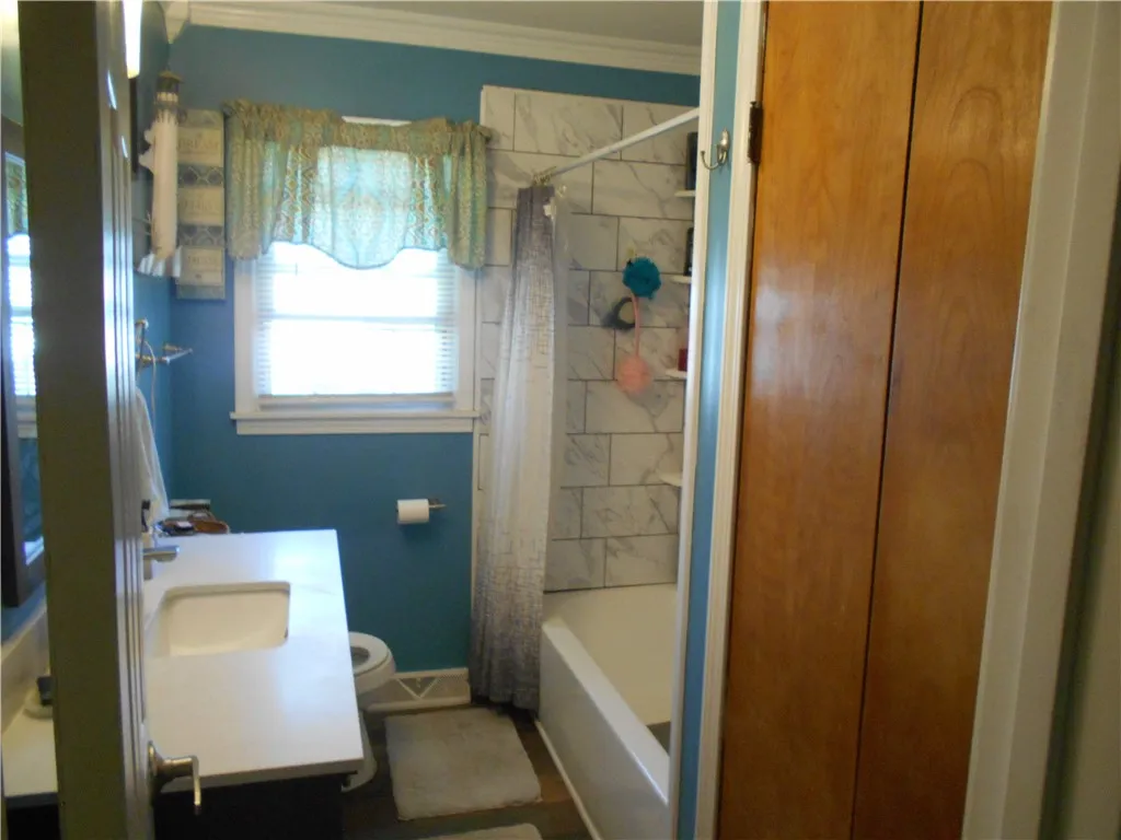 196 North Fulton Street, Auburn, New York 13021, Auburn, New York 13021, 4 Bedrooms Bedrooms, 10 Rooms Rooms,2 BathroomsBathrooms,Residential,Closed,196 North Fulton Street, Auburn, New York 13021,0,R1625290