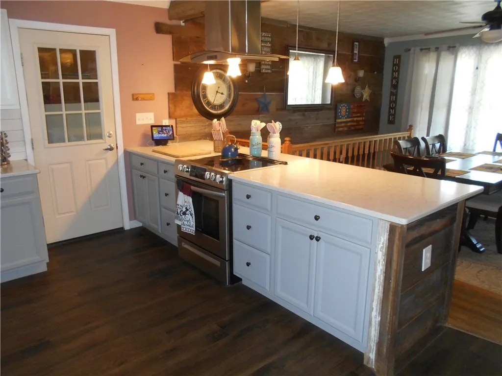 196 North Fulton Street, Auburn, New York 13021, Auburn, New York 13021, 4 Bedrooms Bedrooms, 10 Rooms Rooms,2 BathroomsBathrooms,Residential,Closed,196 North Fulton Street, Auburn, New York 13021,0,R1625290