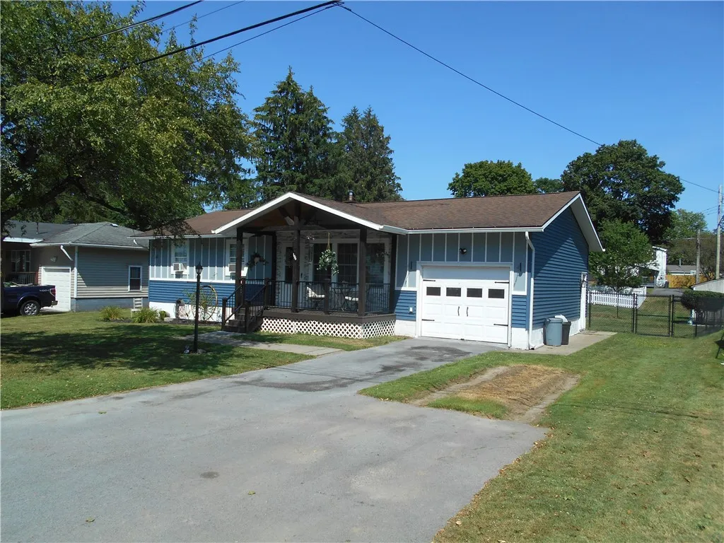 196 North Fulton Street, Auburn, New York 13021, Auburn, New York 13021, 4 Bedrooms Bedrooms, 10 Rooms Rooms,2 BathroomsBathrooms,Residential,Closed,196 North Fulton Street, Auburn, New York 13021,0,R1625290