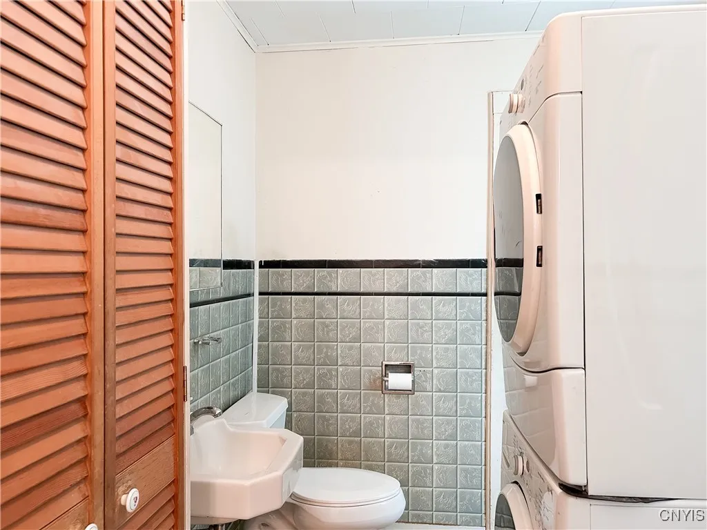 137 Caroline Avenue, Geddes, New York 13209, Geddes, New York 13209, 4 Bedrooms Bedrooms, 8 Rooms Rooms,1 BathroomBathrooms,Residential,Closed,137 Caroline Avenue, Geddes, New York 13209,0,S1624980