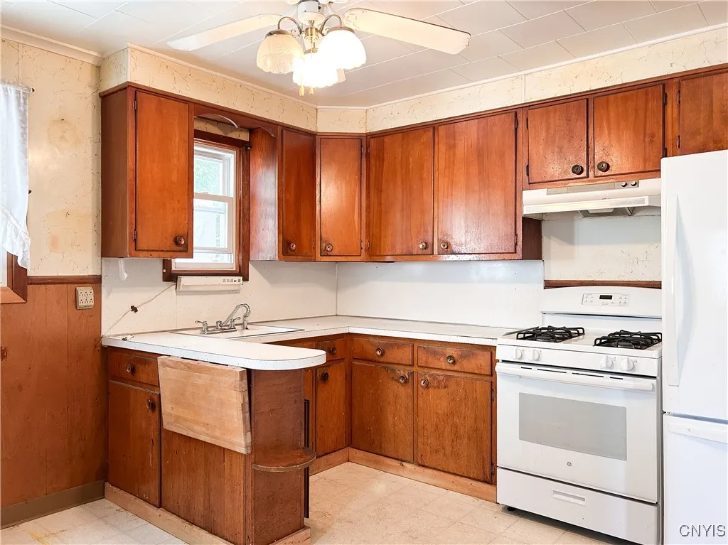 137 Caroline Avenue, Geddes, New York 13209, Geddes, New York 13209, 4 Bedrooms Bedrooms, 8 Rooms Rooms,1 BathroomBathrooms,Residential,Closed,137 Caroline Avenue, Geddes, New York 13209,0,S1624980