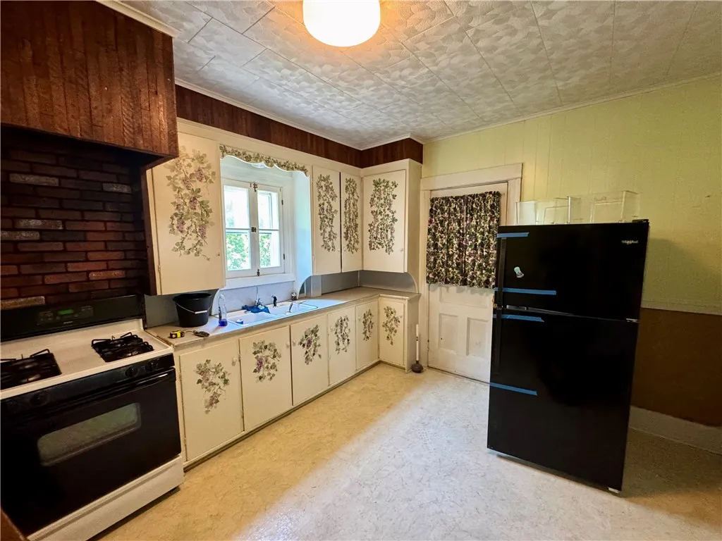192-194 Magee Avenue, Rochester, New York 14613, Rochester, New York 14613, 5 Bedrooms Bedrooms, ,3 BathroomsBathrooms,Residential,Closed,192-194 Magee Avenue, Rochester, New York 14613,0,R1625258