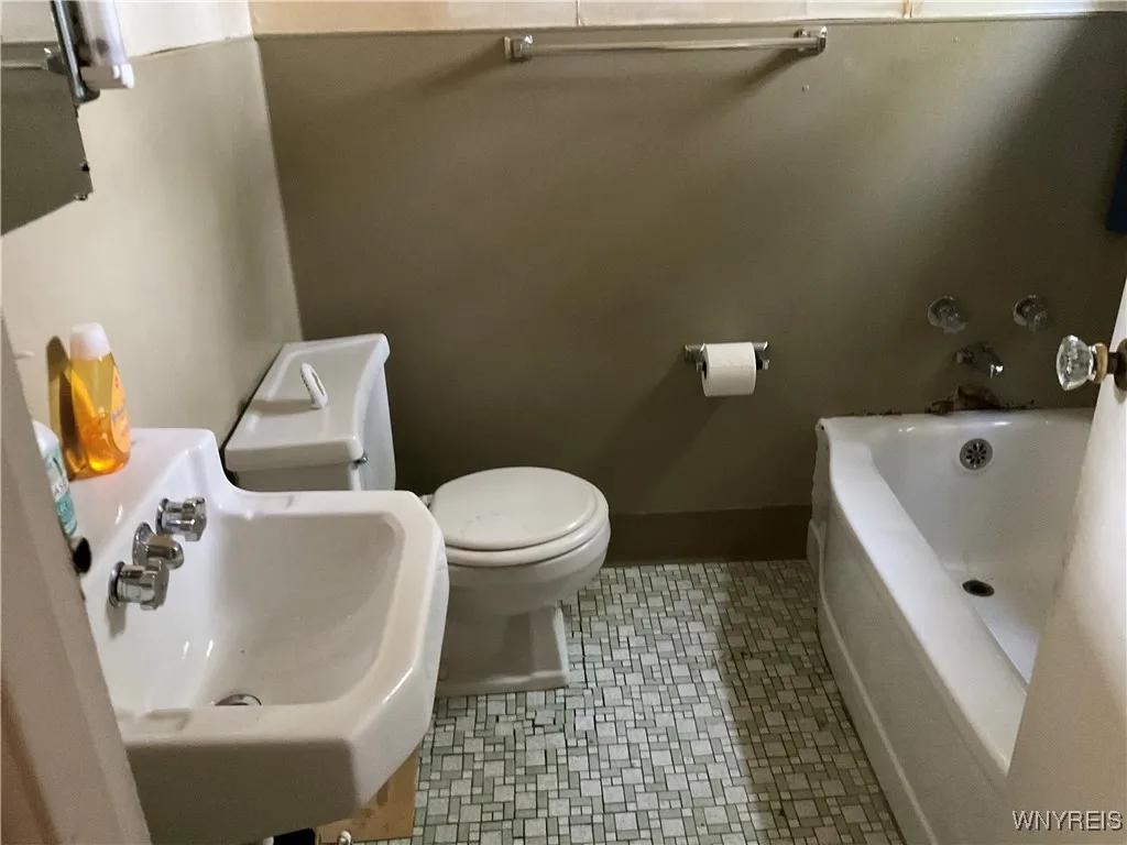4602 Parker Road, Hamburg, New York 14075, Hamburg, New York 14075, 4 Bedrooms Bedrooms, 6 Rooms Rooms,1 BathroomBathrooms,Residential,For Sale,4602 Parker Road, Hamburg, New York 14075,B1625076