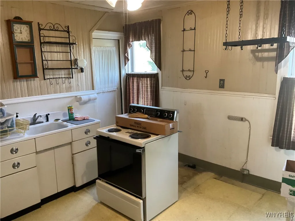 4602 Parker Road, Hamburg, New York 14075, Hamburg, New York 14075, 4 Bedrooms Bedrooms, 6 Rooms Rooms,1 BathroomBathrooms,Residential,For Sale,4602 Parker Road, Hamburg, New York 14075,B1625076