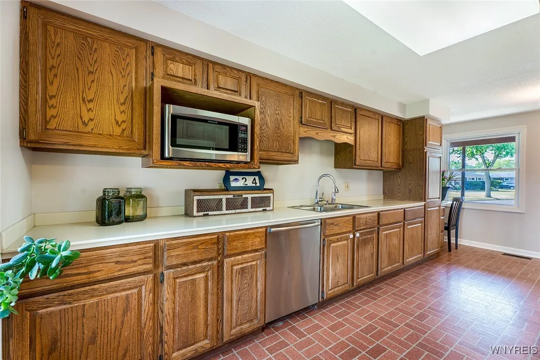 24 Sunset, Tonawanda, New York 14150, Tonawanda, New York 14150, 3 Bedrooms Bedrooms, 7 Rooms Rooms,2 BathroomsBathrooms,Residential,Closed,24 Sunset, Tonawanda, New York 14150,0,B1624860