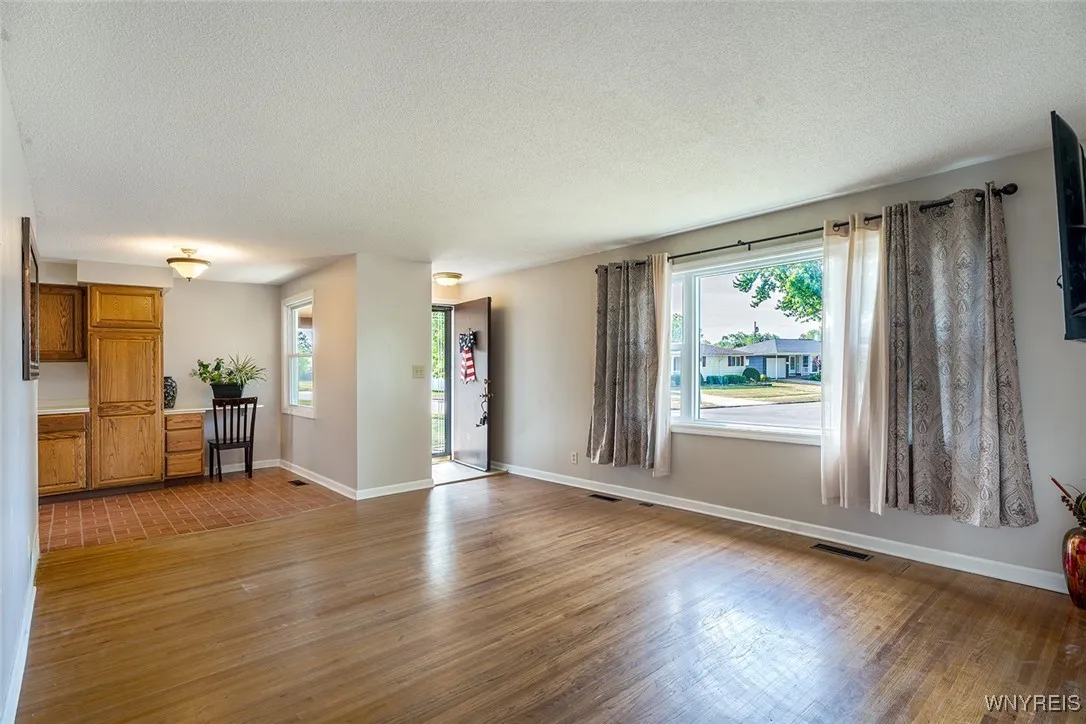 24 Sunset, Tonawanda, New York 14150, Tonawanda, New York 14150, 3 Bedrooms Bedrooms, 7 Rooms Rooms,2 BathroomsBathrooms,Residential,Closed,24 Sunset, Tonawanda, New York 14150,0,B1624860