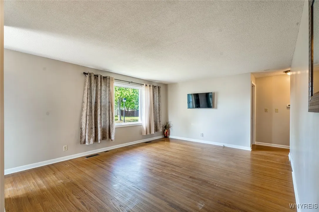 24 Sunset, Tonawanda, New York 14150, Tonawanda, New York 14150, 3 Bedrooms Bedrooms, 7 Rooms Rooms,2 BathroomsBathrooms,Residential,Closed,24 Sunset, Tonawanda, New York 14150,0,B1624860