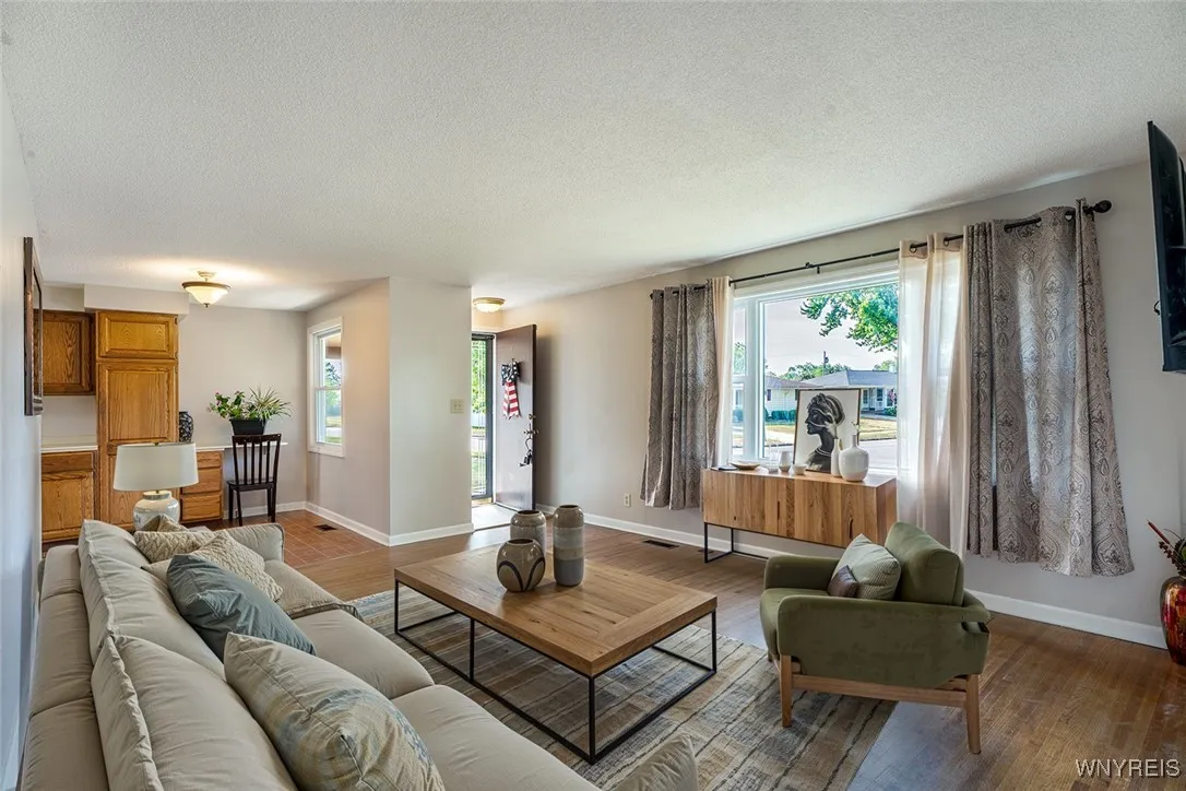 24 Sunset, Tonawanda, New York 14150, Tonawanda, New York 14150, 3 Bedrooms Bedrooms, 7 Rooms Rooms,2 BathroomsBathrooms,Residential,Closed,24 Sunset, Tonawanda, New York 14150,0,B1624860