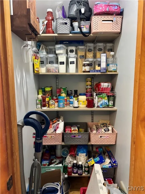 Walk in pantry