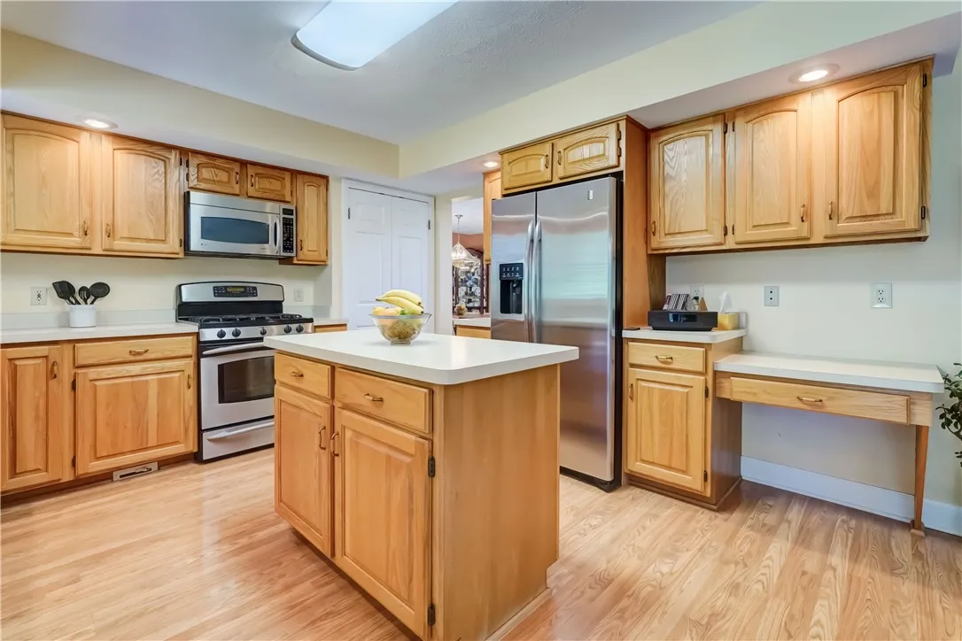 23 Edenfield Road, Penfield, New York 14526, Penfield, New York 14526, 3 Bedrooms Bedrooms, 9 Rooms Rooms,2 BathroomsBathrooms,Residential,Closed,23 Edenfield Road, Penfield, New York 14526,0,R1622526