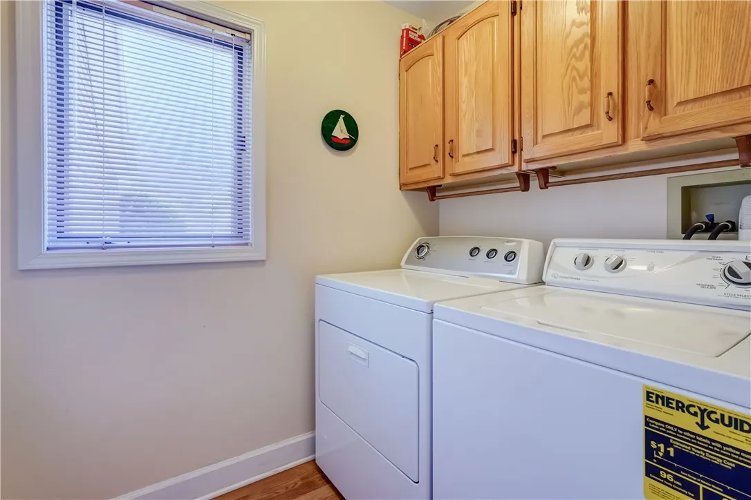 23 Edenfield Road, Penfield, New York 14526, Penfield, New York 14526, 3 Bedrooms Bedrooms, 9 Rooms Rooms,2 BathroomsBathrooms,Residential,Closed,23 Edenfield Road, Penfield, New York 14526,0,R1622526