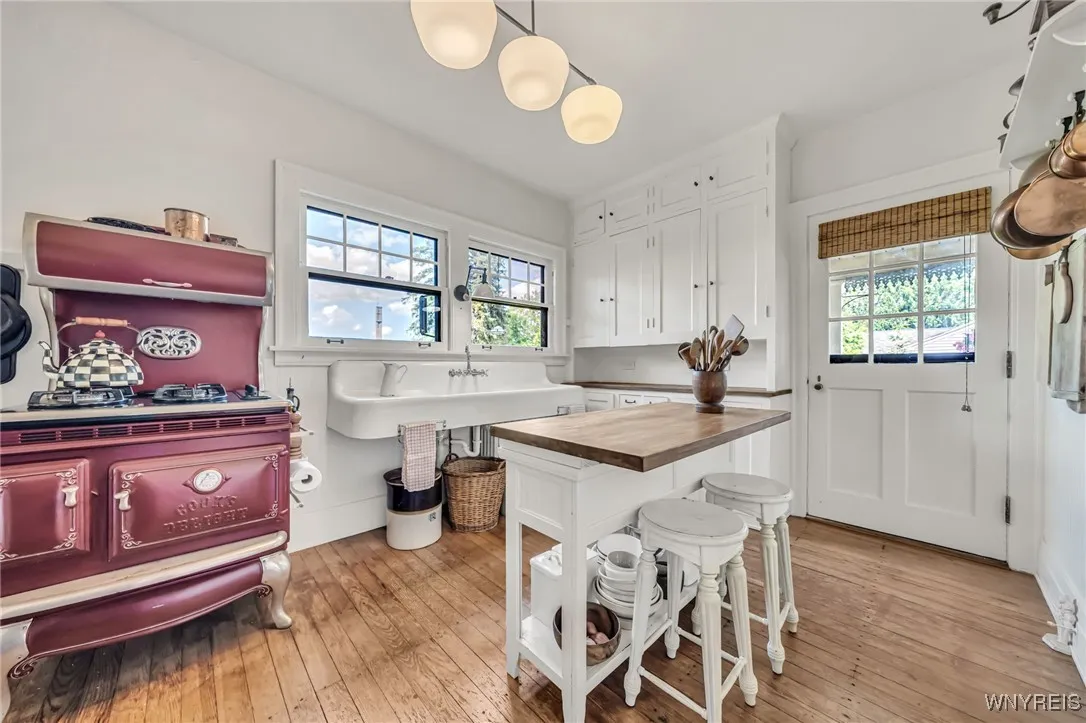 11 West Main Street, Pembroke, New York 14036, Pembroke, New York 14036, 4 Bedrooms Bedrooms, 11 Rooms Rooms,1 BathroomBathrooms,Residential,Closed,11 West Main Street, Pembroke, New York 14036,0,B1625212