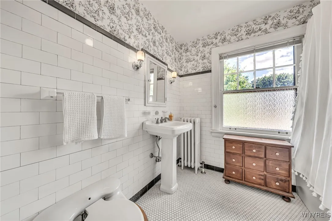 11 West Main Street, Pembroke, New York 14036, Pembroke, New York 14036, 4 Bedrooms Bedrooms, 11 Rooms Rooms,1 BathroomBathrooms,Residential,Closed,11 West Main Street, Pembroke, New York 14036,0,B1625212