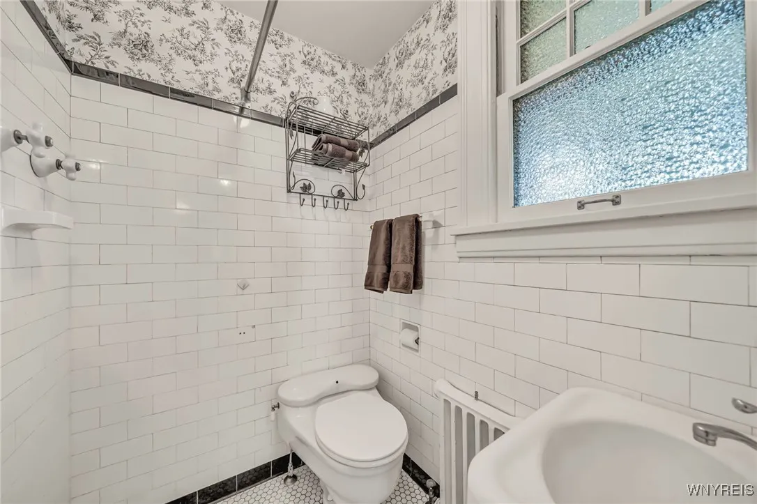 11 West Main Street, Pembroke, New York 14036, Pembroke, New York 14036, 4 Bedrooms Bedrooms, 11 Rooms Rooms,1 BathroomBathrooms,Residential,Closed,11 West Main Street, Pembroke, New York 14036,0,B1625212