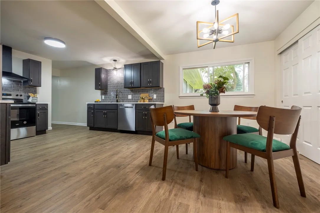 23 Kerry Park, Pittsford, New York 14534, Henrietta, New York 14534, 4 Bedrooms Bedrooms, 7 Rooms Rooms,2 BathroomsBathrooms,Residential,Closed,23 Kerry Park, Pittsford, New York 14534,0,R1625067