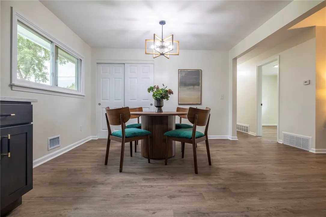 23 Kerry Park, Pittsford, New York 14534, Henrietta, New York 14534, 4 Bedrooms Bedrooms, 7 Rooms Rooms,2 BathroomsBathrooms,Residential,Closed,23 Kerry Park, Pittsford, New York 14534,0,R1625067